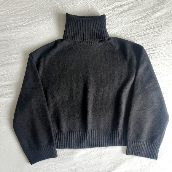H&M Sweaters - H&M Knit Turtleneck Sweater